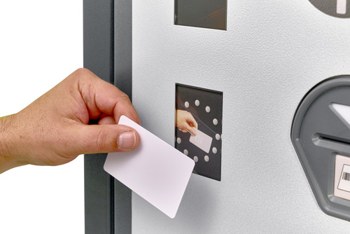 Kontrola wjazdu za pomocą automatycznych szlabanów.